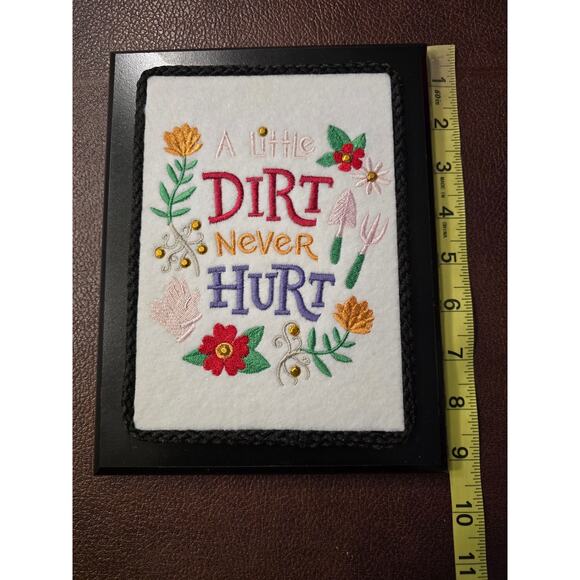 Garden Plaque Embroidery on wood 9"x7" - Picture 2 of 4